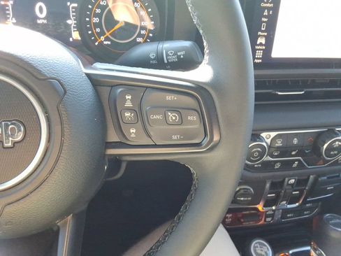 Used 2025 Jeep Gladiator Rubicon AWD/4WD image 25