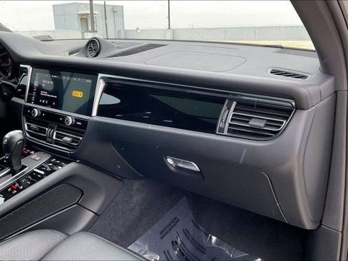 Used 2024 Porsche Macan image 20