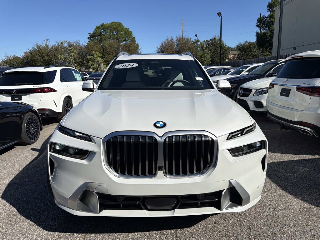 Used 2024 BMW X7 xDrive40i AWD/4WD image 2
