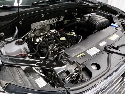 Used 2025 Volkswagen Atlas SE image 16