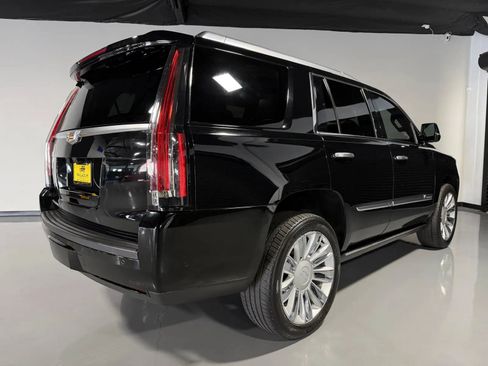 Used 2017 Cadillac Escalade Platinum RWD image 4