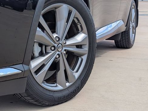 Used 2019 Nissan Murano Platinum w/ Cargo Package FWD image 2