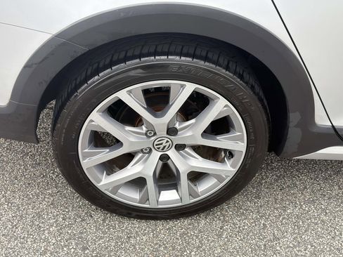 Used 2017 Volkswagen Golf Alltrack SEL image 17