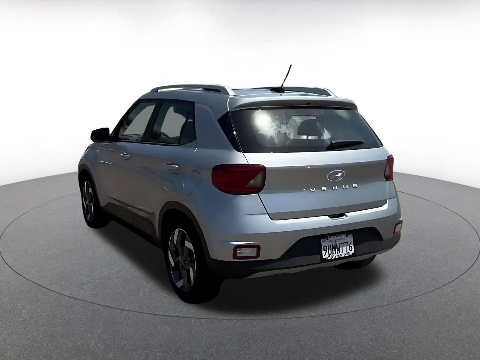Used 2025 Hyundai Venue SEL FWD image 10