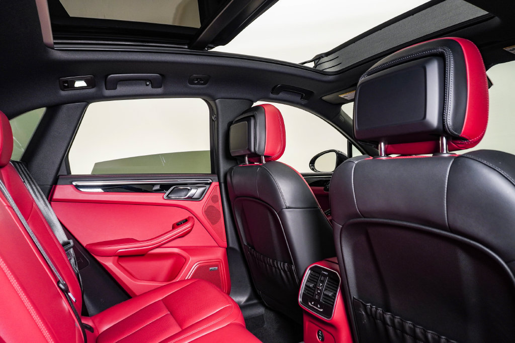 Certified 2026 Porsche Macan AWD/4WD image 16
