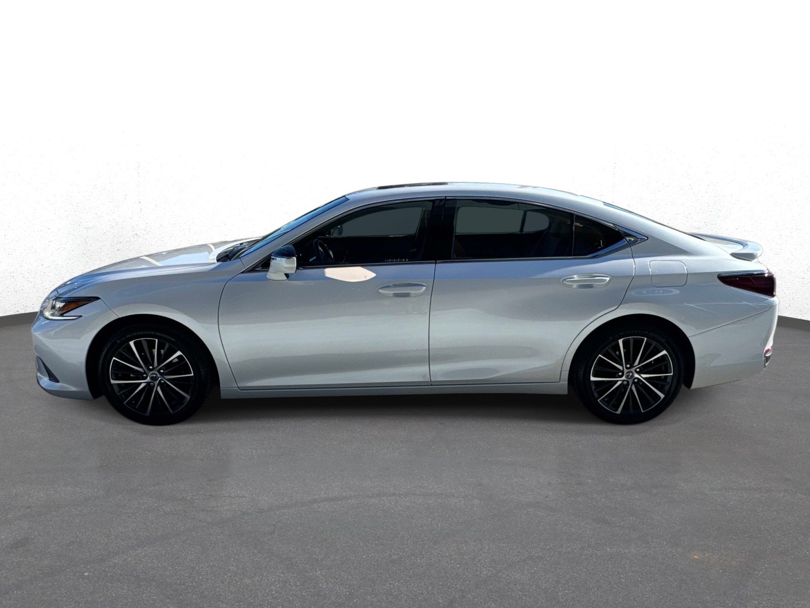 Used 2024 Lexus ES 300h w/ Premium Package FWD image 6