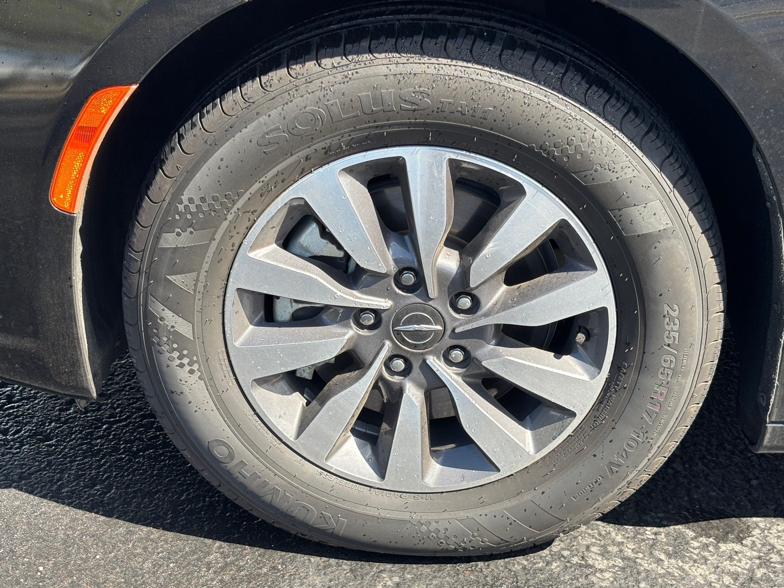 Used 2023 Chrysler Pacifica Touring-L FWD image 10