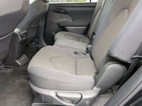 Used 2024 Toyota Highlander LE image 22