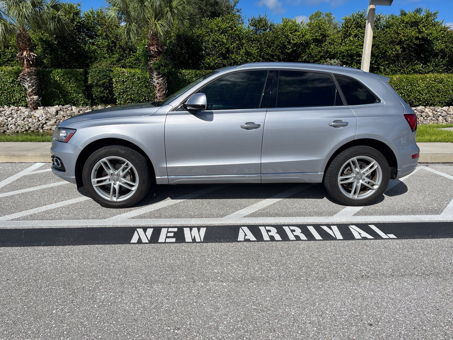 Used 2017 Audi Q5 2.0T Premium Plus w/ Technology Package AWD/4WD image 2