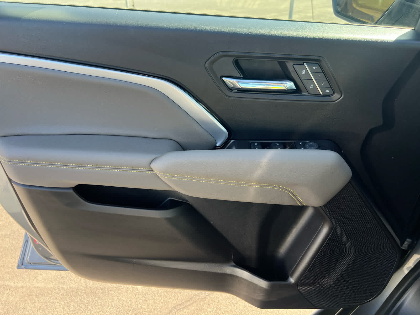 Used 2024 Chevrolet Colorado ZR2 w/ ZR2 Convenience Package III AWD/4WD image 13