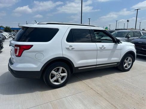 Used 2018 Ford Explorer XLT w/ Equipment Group 202A FWD image 15
