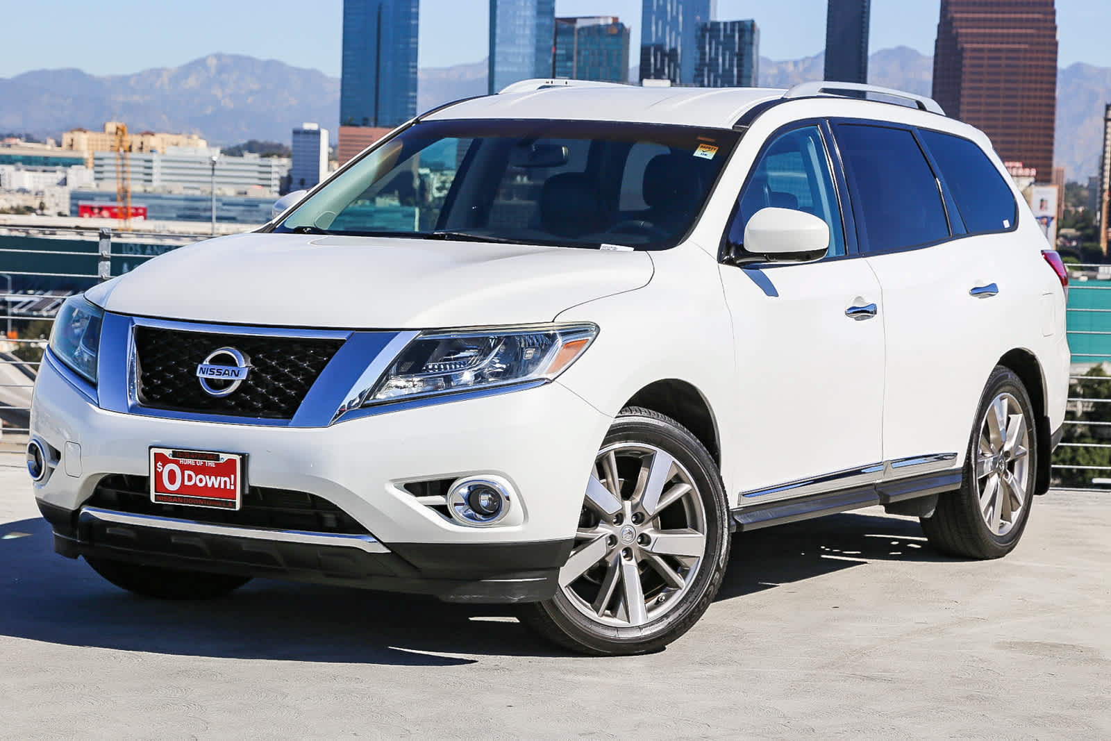 Used 2013 Nissan Pathfinder Platinum FWD image 1