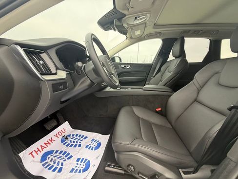 Used 2025 Volvo XC60 B5 Plus image 30