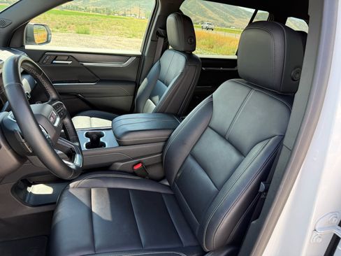 Used 2024 GMC Acadia Elevation AWD/4WD image 15