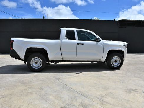 Used 2024 Toyota Tacoma SR image 6