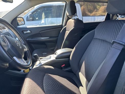 Used 2017 Dodge Journey SE w/ Flexible Seating Group image 2