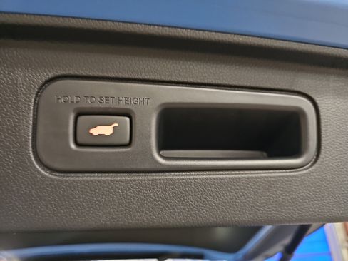 Used 2025 Honda Pilot TrailSport image 14