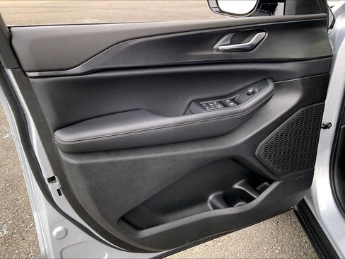 Certified 2025 Jeep Grand Cherokee Altitude image 16