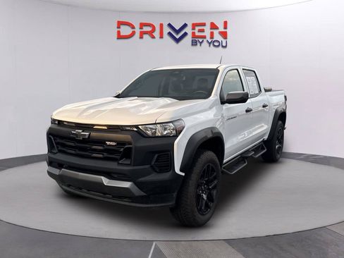 Used 2025 Chevrolet Colorado Trail Boss AWD/4WD image 8