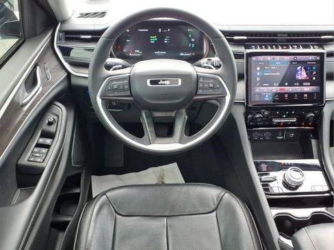 Used 2022 Jeep Grand Cherokee Limited 4xe w/ Luxury Tech Group II AWD/4WD image 4