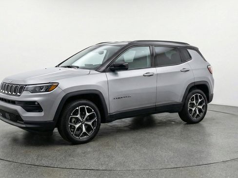 Used 2025 Jeep Compass Limited AWD/4WD image 3