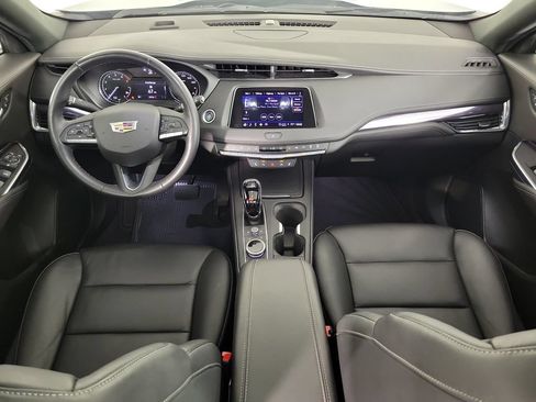 Used 2023 Cadillac XT4 Luxury w/ Cold Weather Package FWD image 11