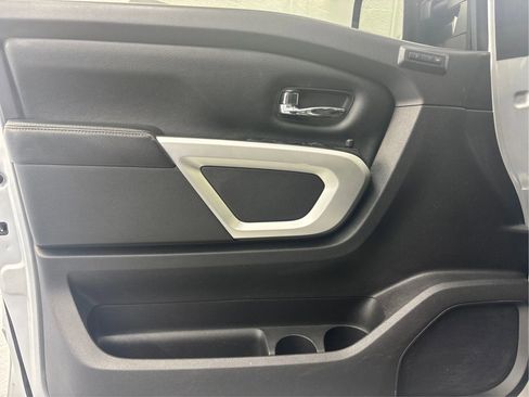 Used 2016 Nissan Titan SL image 26