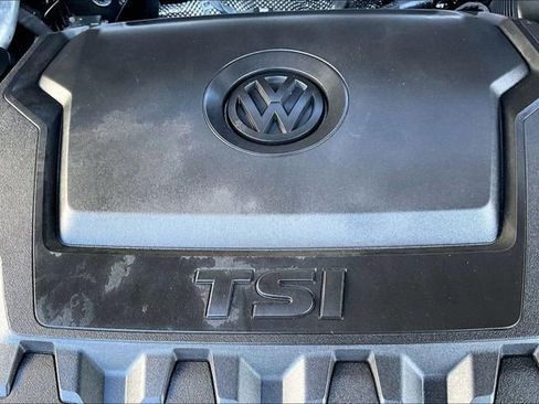 Used 2022 Volkswagen Tiguan SE w/ Panoramic Sunroof Package image 32