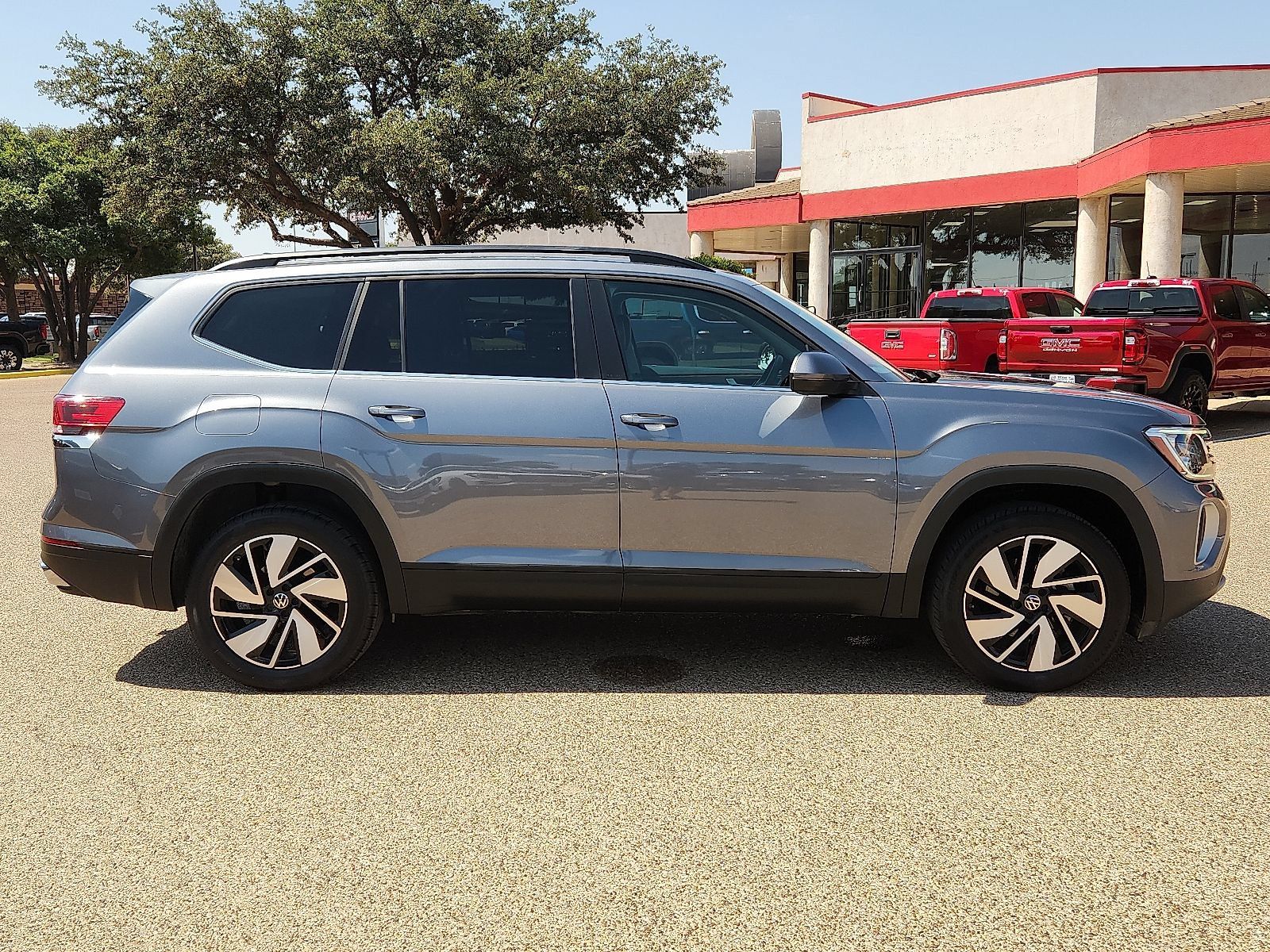 Used 2025 Volkswagen Atlas SE FWD image 5