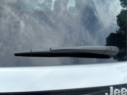 New 2025 Jeep Grand Cherokee Limited w/ Luxury Tech Group II image 28