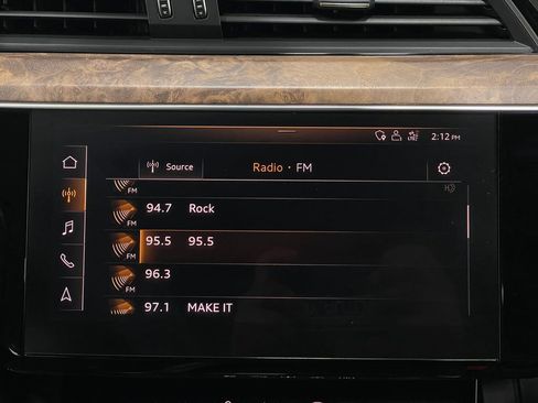 Used 2019 Audi e-tron Prestige w/ Prestige Package image 24