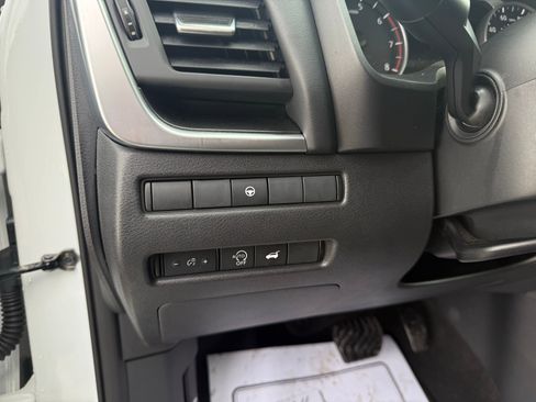 Used 2024 Nissan Rogue SV image 40