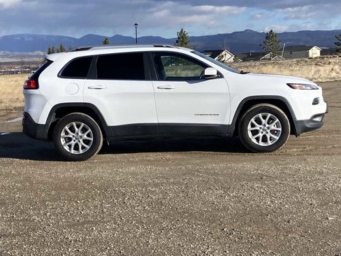 Used 2018 Jeep Cherokee Latitude image 20