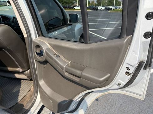 Used 2010 Nissan Xterra SE AWD/4WD image 32