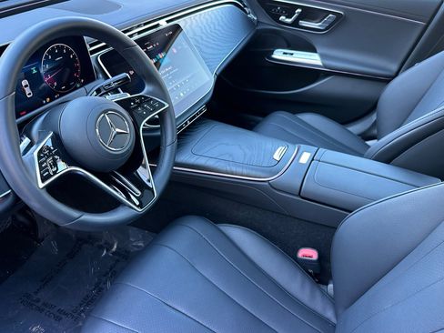 Used 2025 Mercedes-Benz E 350 Sedan image 4