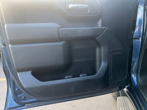 Used 2020 Chevrolet Silverado 1500 Custom Trail Boss w/ Custom Convenience Package AWD/4WD image 10