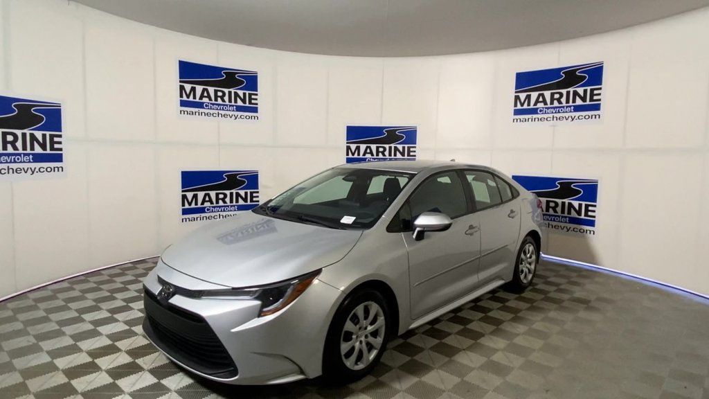 Used 2025 Toyota Corolla LE FWD image 6