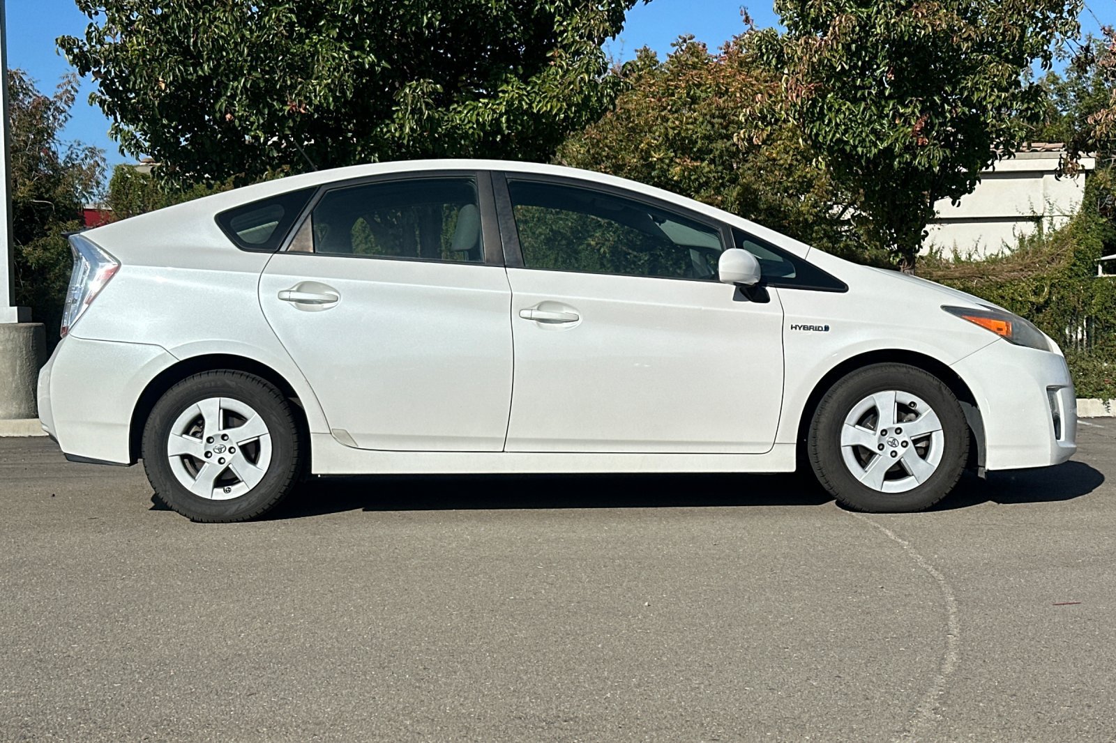 Used 2011 Toyota Prius Three w/ Navigation Pkg FWD image 3