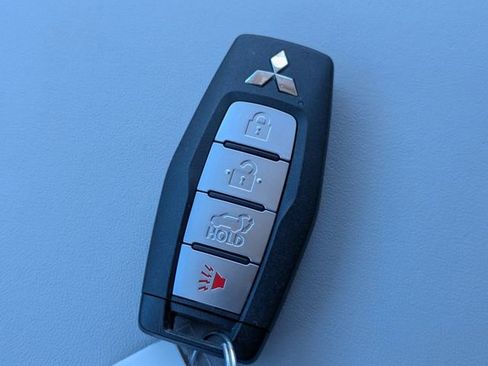 Used 2023 Mitsubishi Outlander SEL AWD/4WD image 35