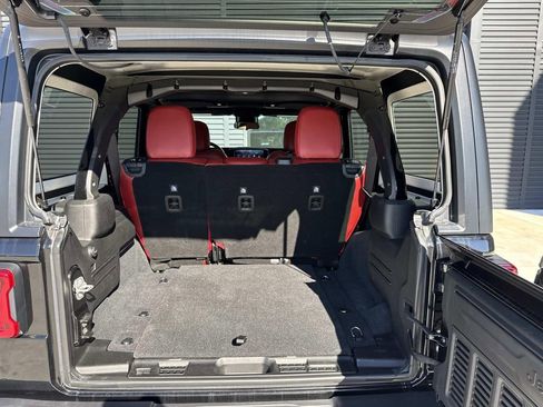 Used 2024 Jeep Wrangler Unlimited Rubicon image 13