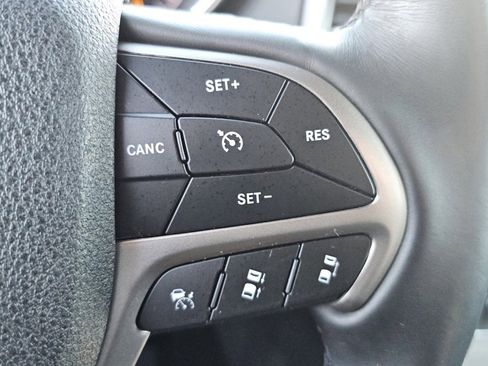 Used 2018 Jeep Grand Cherokee Limited AWD/4WD image 16