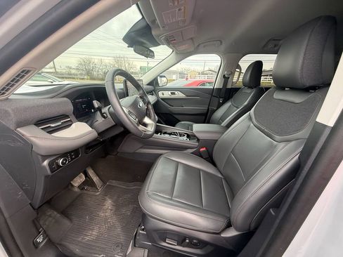 Used 2025 Ford Explorer Active w/ Active Comfort Package image 12