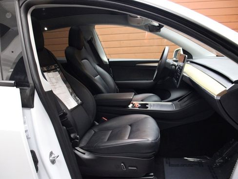 Used 2022 Tesla Model Y Long Range image 42