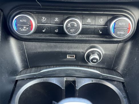 Used 2022 Alfa Romeo Stelvio Ti image 9