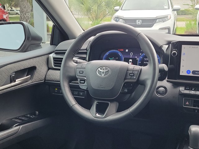 Used 2025 Toyota Camry XLE FWD image 3