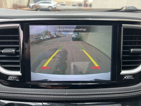 Used 2021 Chrysler Pacifica Touring-L w/ S Appearance Package image 18