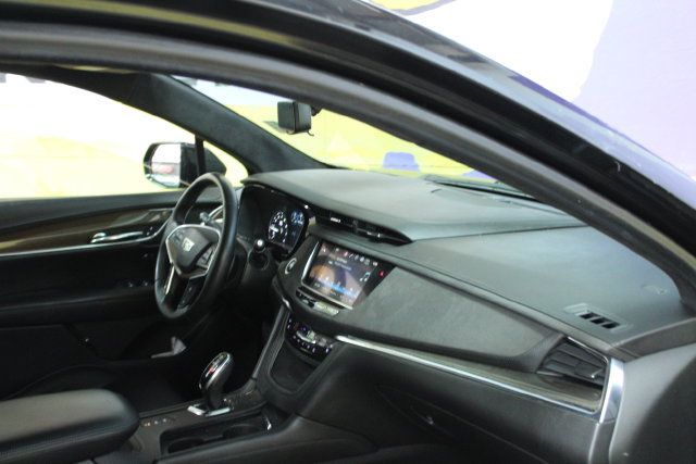 Used 2017 Cadillac XT5 Platinum AWD/4WD image 12