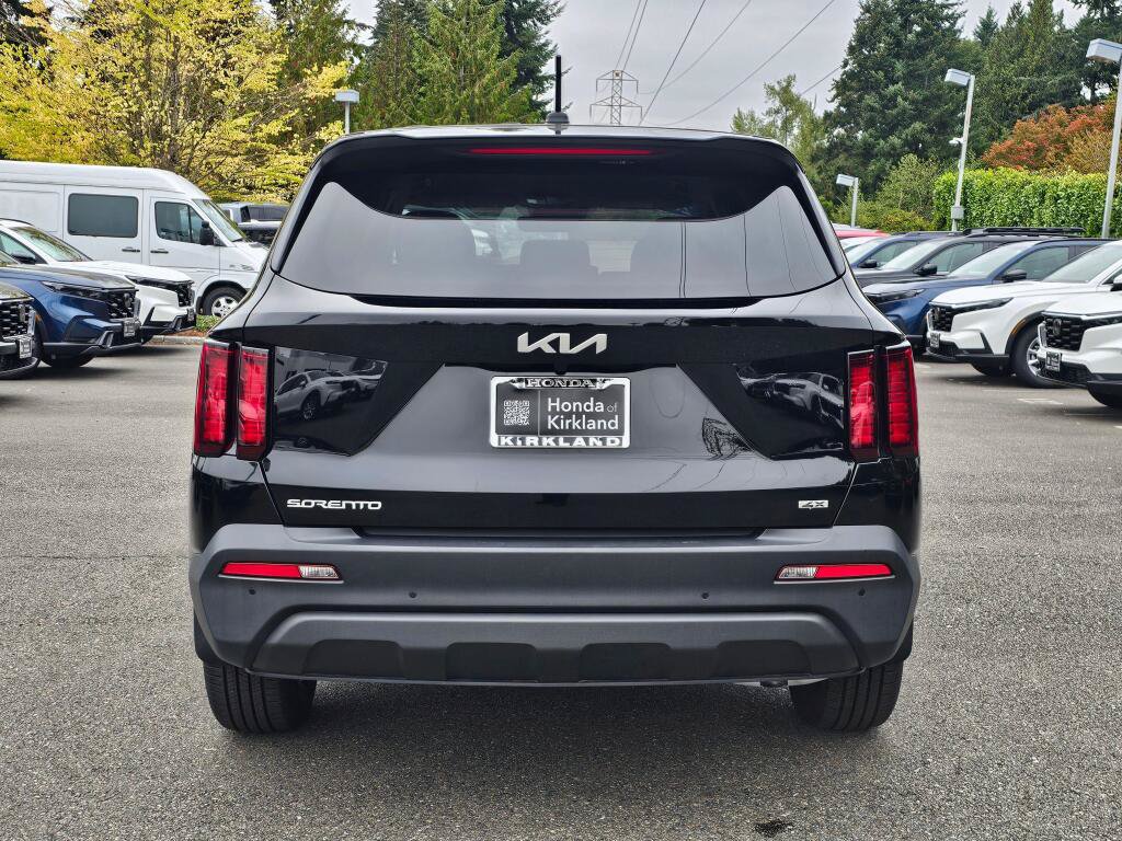 Used 2023 Kia Sorento LX AWD/4WD image 6