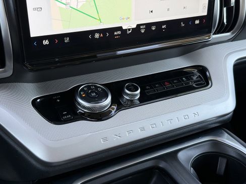 Used 2025 Ford Expedition Active image 20