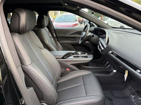 Used 2025 Cadillac Lyriq Luxury image 31